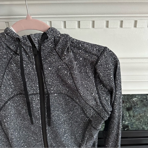Lululemon Hooded Define Jacket *Nulu Luminesce Splatter White Black size 8 - Picture 3 of 10